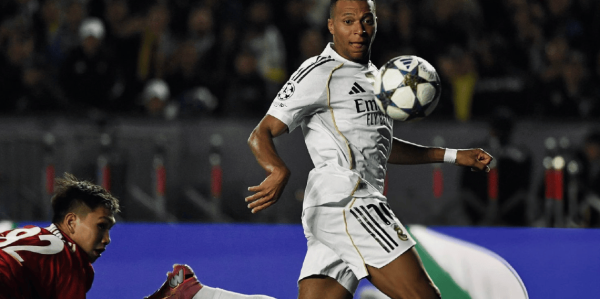 姆巴佩帽子戏法比肩梅西，皇马5-0欧冠客场大捷，被嘲讽只会虐菜