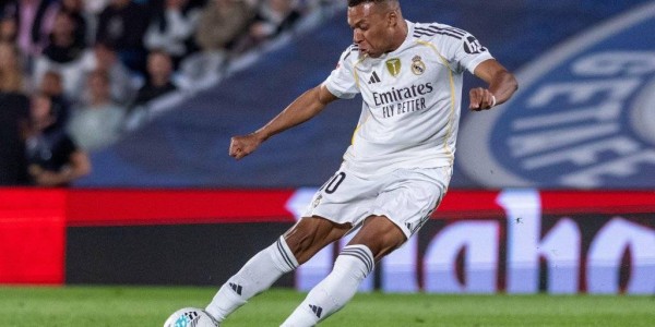 皇马客场连续受挫！从领跑者到积分榜第二，球队陷入信任危机