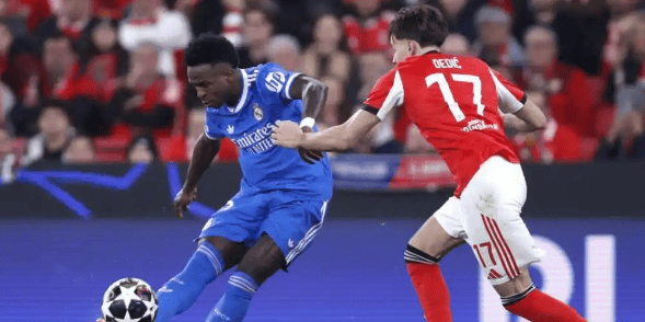 维尼修斯世界波绝杀！皇马残阵复仇本菲卡，穆帅染红埋雷