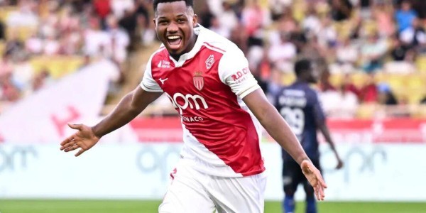 巴萨天降横财！昔日废柴在法甲重生：5场轰6球 英超3队想买他