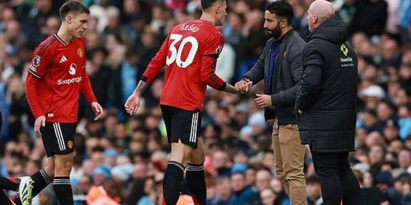 曼联0-3曼城弗爵看了都愁眉！阿莫林拒绝改变战术，回应下课前景