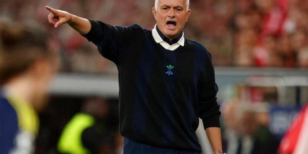 62岁穆里尼奥签约欧冠2冠王引热议，球迷：看你怎么骗违约金