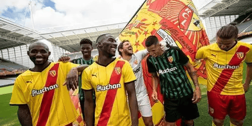 法甲激战：图卢兹VS朗斯，榜首保卫与抢分攻坚的生死博弈