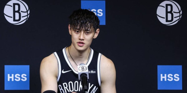 曾凡博没上场！媒体人:教练考虑饭碗 队友关心合同