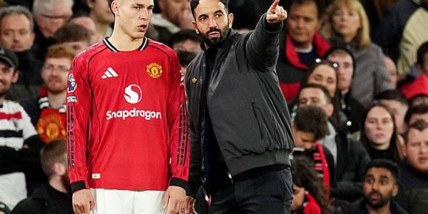 阿莫林点名批评曼联一嫡系！训练必须加把劲，否则明年就买人替代