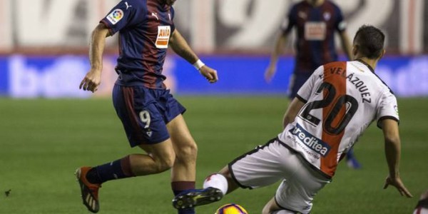 西甲中游生死绞杀！巴列卡诺死磕阿拉维斯：主场强硬派 VS 客场长传王？