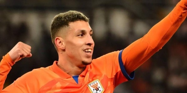 喜讯！首位转会加盟西甲西班牙人队的鲁能锋霸官宣，已亮相训练基地