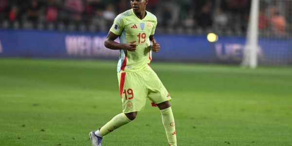 拉米内·亚马尔：从球场到主席台的双重人生