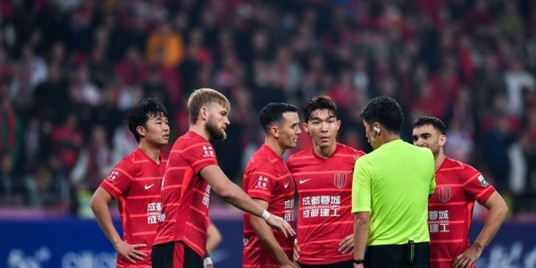 热议中超争冠：阿森纳都要夺冠了 申花国安还要多久