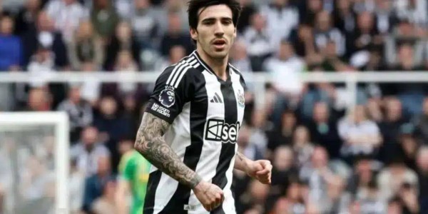 1亿英镑报价？曼联锁定卡塞米罗接班人，梅努迎理想搭档