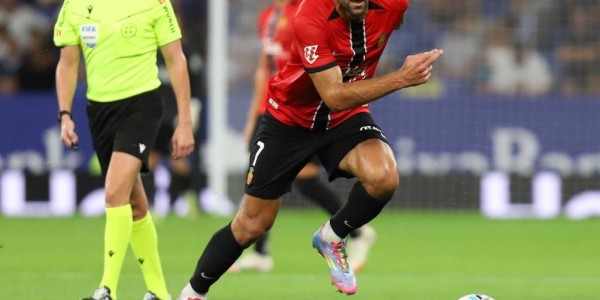 西班牙人对决瓦伦西亚：西甲赛场上演激烈对抗