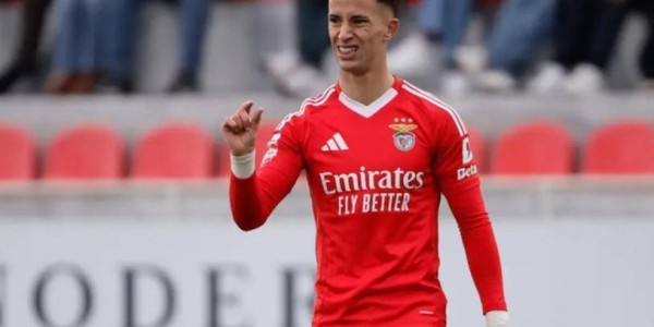 第95分钟绝杀！62岁穆里尼奥挥拳怒吼，本菲卡逆转豪取3连胜，距葡超榜首只差3分