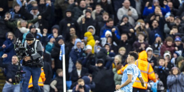 高清：英超曼城3-2利兹联 福登绝杀滑跪庆祝