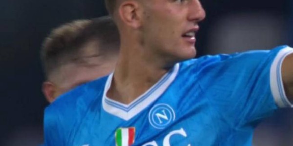 那不勒斯意甲全胜，与AC米兰下轮决战