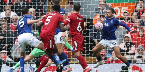 1.16亿天王转会引爆争议！拜仁大佬酸葡萄言论藏英超德甲暗战