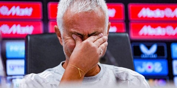 费内巴切背叛穆里尼奥？将其解雇后，俱乐部迅速引进4名球员