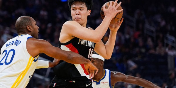 杨翰森半场已出战10分钟 1板1助1次三分未中2失误1犯规