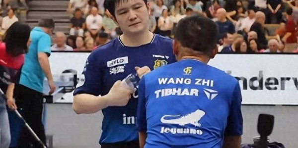 一单丢两分！有谁注意到小胖输球后队友的表情？德甲联赛真来对了