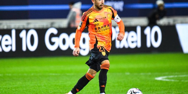 西甲激战：姆巴佩双响炮，皇马4-0大胜瓦伦西亚，距离巴萨更进一步！