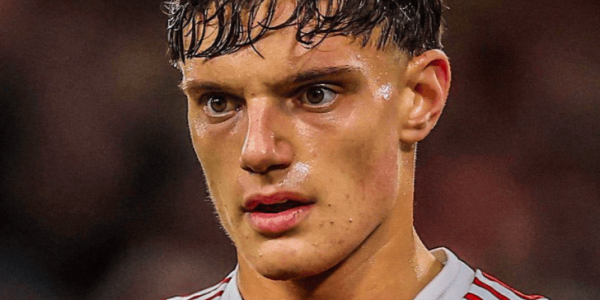 利物浦1亿欧签2大中卫，雅凯肩部重伤，莱奥尼仅踢了1场赛季报销