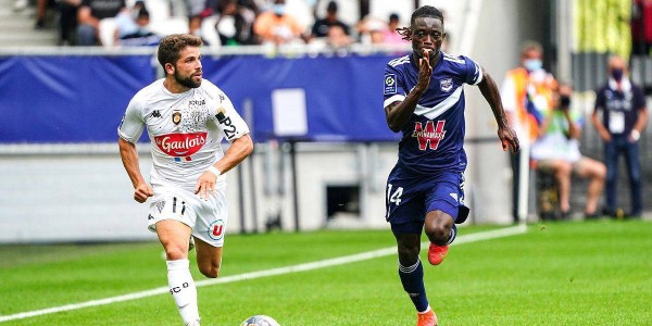 拜仁慕尼黑强势进攻轻松击溃对手勒沃库森的防线