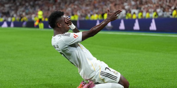 姆巴佩双响熊皇救主，皇马2-1逆转马略卡登顶西甲