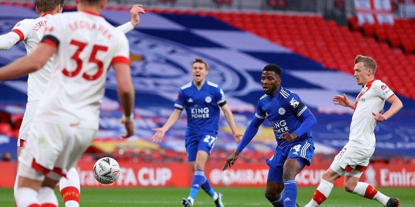 皇家贝蒂斯能否继续保持不败纪录，迎战状态起伏的巴塞罗那？