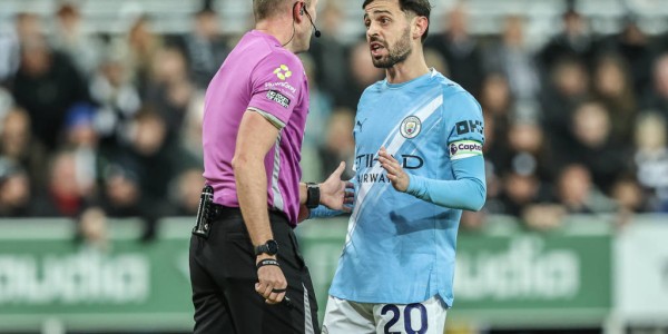 瓜迪奥拉“羞愧”道歉：曼城危机四伏，欧冠能否救赎？