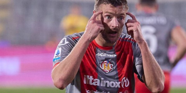 随着那不勒斯3-1国米+亚特兰大爆冷！意甲最新积分榜：前四差3分