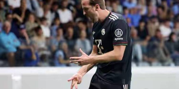 足坛炸了！切尔西1.35亿转会费强挖维尼修斯，皇马7号离队倒计时？