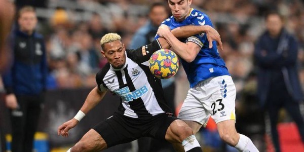 法甲巅峰对决！榜首王者主场迎战劲旅，卫冕冠军能否延续不败神话？