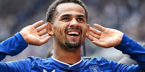 4球1助攻！25岁非洲天才边锋闪耀英超，三大豪门疯狂争夺中