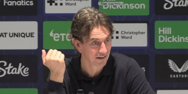 弗兰克：丹索接替罗梅罗表现很好；范德芬承担了更多领袖责任