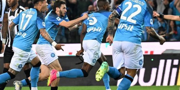 意甲冠军复仇时刻！那不勒斯主场誓斩卡利亚里，双枪领衔冲击晋级