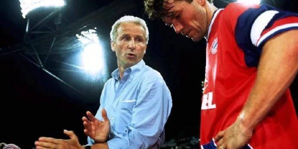 与拜仁相爱相杀的名宿，在德甲差点提前退役，在利物浦解放杰拉德