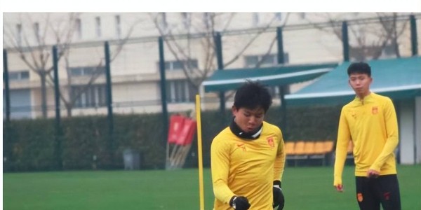 正式确定！中超新星登陆英超，已与俱乐部签约，亚洲杯后官宣