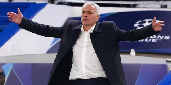 疯了！3大豪门砸7000万预算抢穆帅，本菲卡真要留不住？