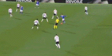 2-0,21岁皇马旧将妙传，38岁法布雷加斯率队12场不败，逼近意甲榜首