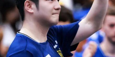 3比0大获全胜！樊振东欧冠首秀取得开门红，国乒奥运冠军笑容灿烂