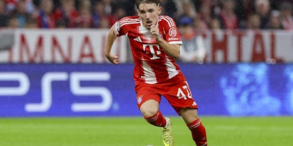 17岁边锋崛起：不断刷新欧冠德甲纪录，天赋绽放背后依靠孔帕尼的支持