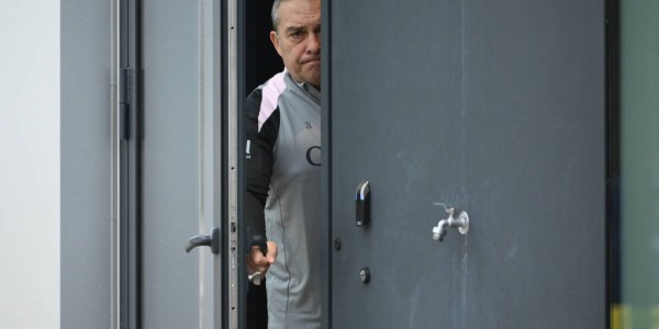 法国足坛传奇加塞特离世！曾助巴黎三夺法甲 马赛欧联杯功勋教头