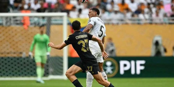 皇马1亿巨星贝林厄姆面临位置困惑：中场浪费天赋，前锋又难适应？