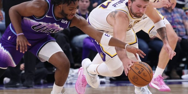 湖人险胜爵士裁判报告：最后2分钟2次漏判均有利湖人