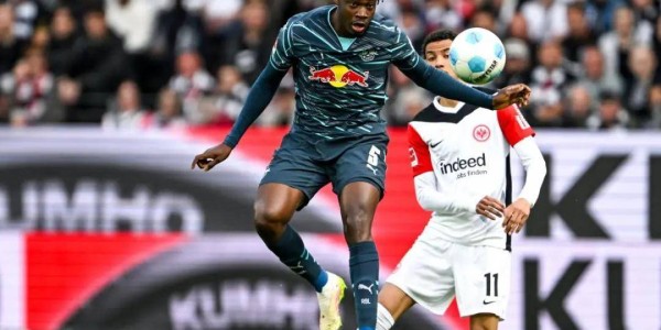 补强后防！曝曼联盯上德甲1米96巨塔 考虑冬窗先租后买