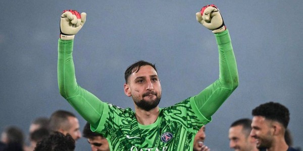 进退两难！26岁欧洲冠军门神面临无球可踢，错误时机造就尴尬局面