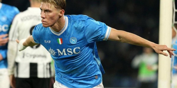 意甲第14轮爆冷夜！那不勒斯绝杀尤文登顶，罗马翻车，积分榜乱成一锅粥