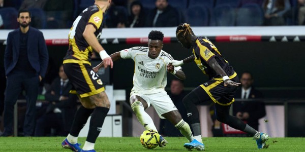 西甲风云再起：皇马1-2被绝杀，巴萨借机反超，争冠形势扑朔迷离