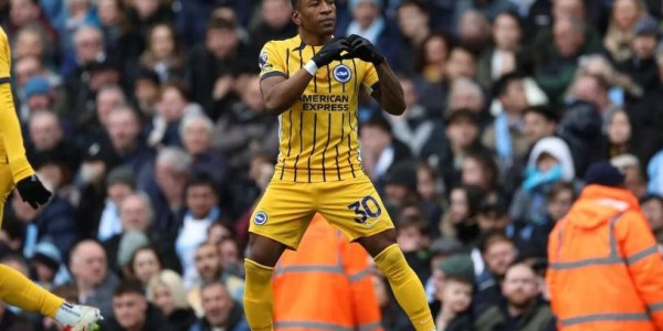 AC米兰少一人硬刚，4连胜登顶意甲榜首！最血性比赛震撼全场！