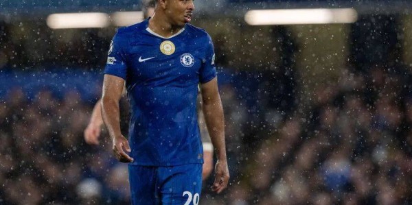 蓝军玻璃人复出即献顶级表现：6次成功争顶+ 3次成功过人！