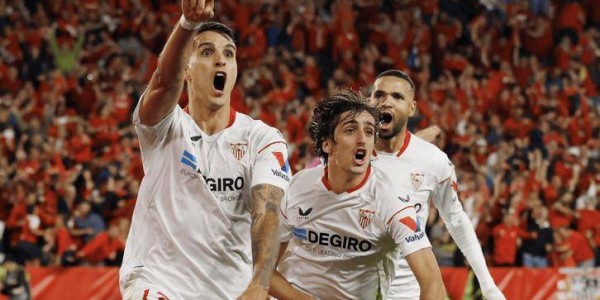 西甲第12轮马竞对阵塞维利亚，马竞主场防守稳固，进攻高效，有望锁定欧冠资格。